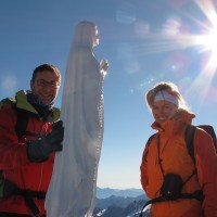 Fabio e Luisa al cospetto della "Madonnina"