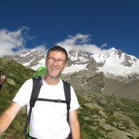 Lungo il sentiero per il rifugio Federico Chabod, prima tappa dell’ascesa. In lontananza l'obiettivo di domani: il Gran Paradiso